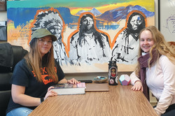 Ich habe Aspen Decker in der St.Ignatius High School getroffen, wo sie ihre Kultur und Sprache lehrt.
