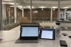 Mein Lieblingsort zum lernen in der Lacy School of business, die für Studenten 24/7 geöffnet ist.