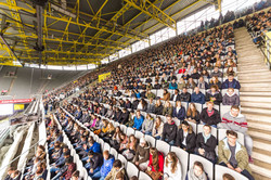 Nordtribüne des Signal-Iduna-Parks mit Erstsemestern der TU Dortmund